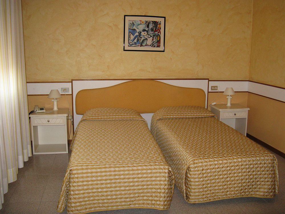 Hotel Faro Montichiari Ngoại thất bức ảnh